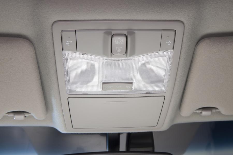 Детали интерьера Toyota Avalon (GSX30) 2011 года  (фото 42 из 84)